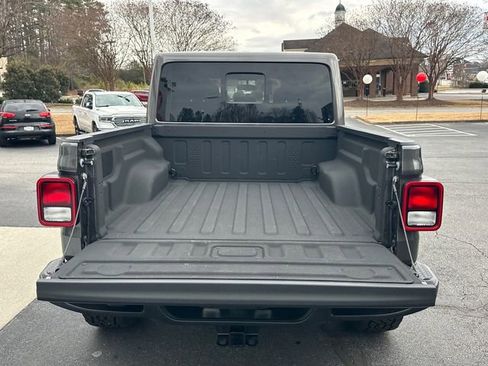 Used 2025 Jeep Gladiator Sport image 27