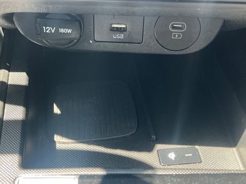 Certified 2025 Hyundai Elantra Limited FWD image 33