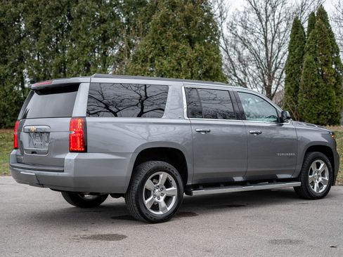 Used 2020 Chevrolet Suburban LT w/ Luxury Package image 5