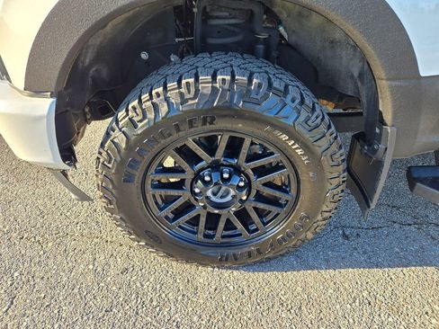 Used 2022 Ford F350 Lariat image 12