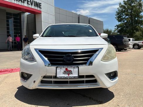 Used 2017 Nissan Versa SV w/ SV Special Edition Package FWD image 3