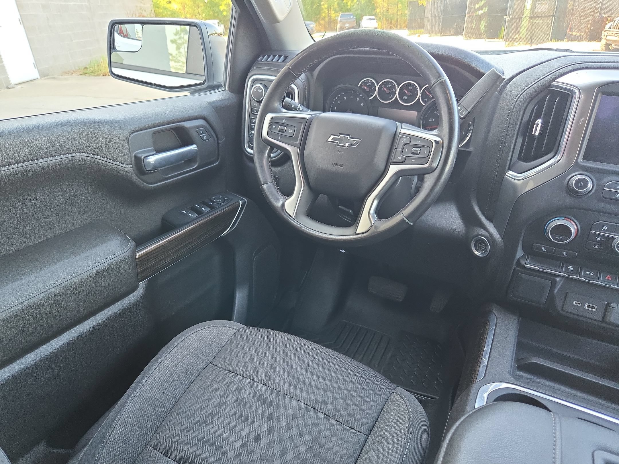Used 2022 Chevrolet Silverado 1500 RST w/ Z71 Off-Road Package AWD/4WD image 9