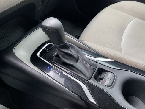 Used 2021 Toyota Corolla LE image 27