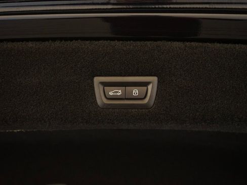 Used 2023 BMW 740i image 36