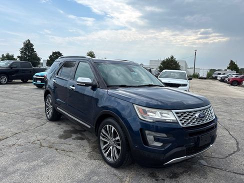 Used 2017 Ford Explorer Platinum AWD/4WD image 4