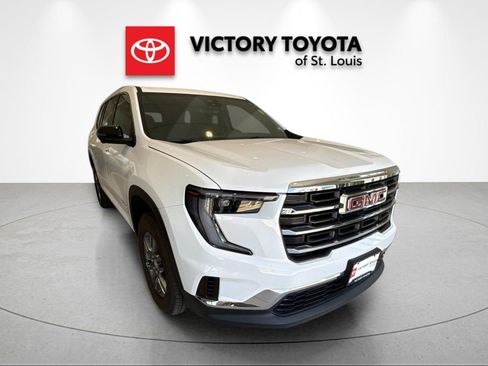 Used 2025 GMC Acadia Elevation image 1