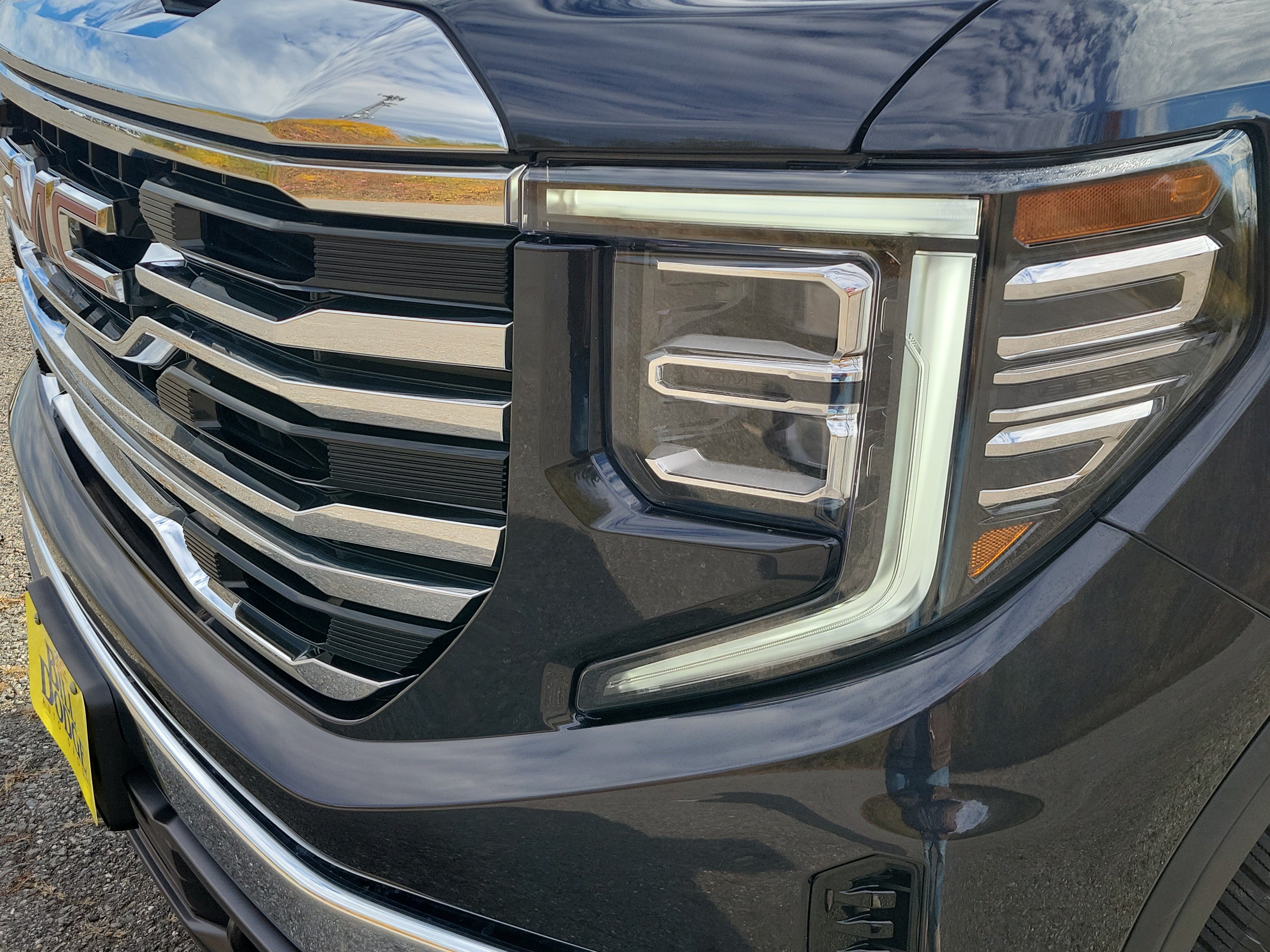 Used 2025 GMC Sierra 1500 SLT w/ SLT Premium Package AWD/4WD image 9