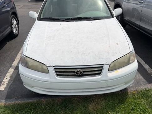 Used 2001 Toyota Camry LE image 2