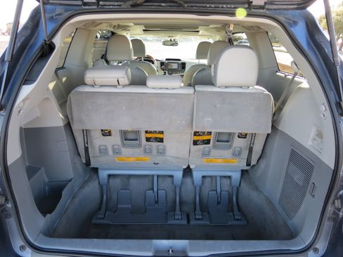 Used 2013 Toyota Sienna Limited image 31