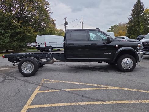 New 2026 RAM 5500 4x4 Crew Cab image 3