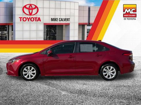 Used 2025 Toyota Corolla LE FWD image 2