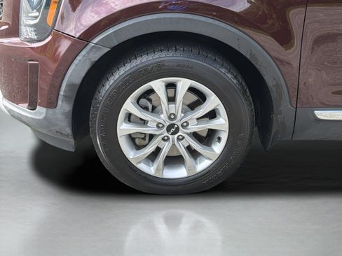 Used 2022 Kia Telluride LX FWD image 28