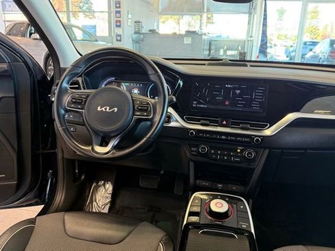 Used 2022 Kia Niro EX image 26