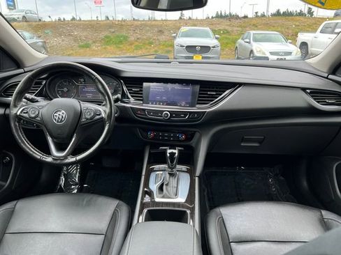 Used 2019 Buick Regal Essence w/ Driver Confidence Package I image 11