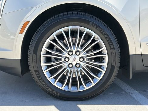 Used 2017 Cadillac XT5 Platinum AWD/4WD image 9