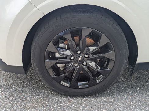 Used 2024 Kia Carnival SX Prestige FWD image 11