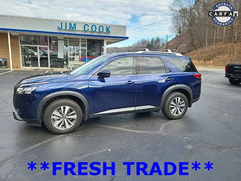 Used 2023 Nissan Pathfinder SL w/ Black Appearance Package image 2