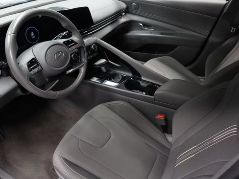 Used 2025 Hyundai Elantra SEL FWD image 24