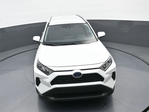 Used 2020 Toyota RAV4 LE image 18
