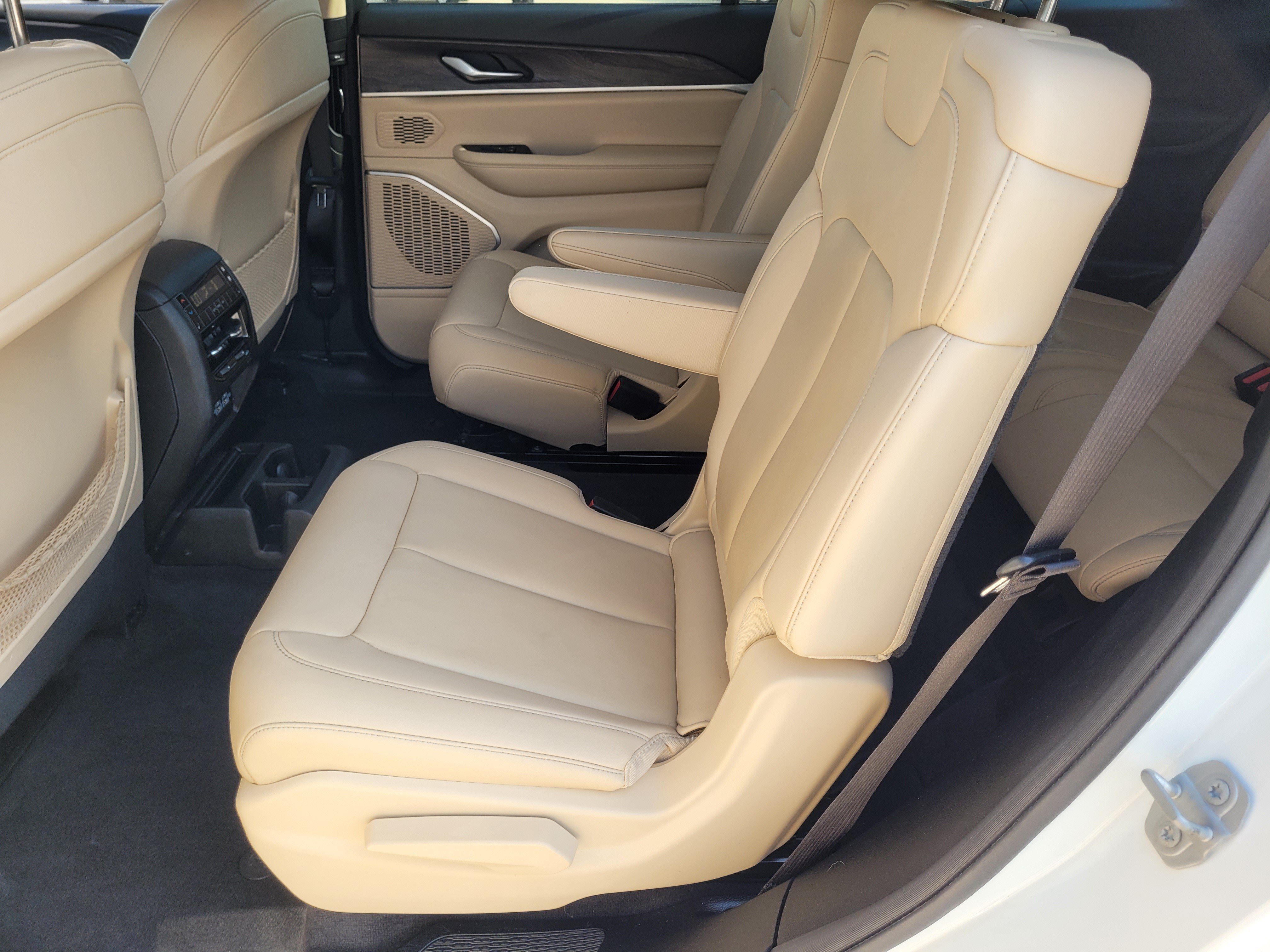 Used 2021 Jeep Grand Cherokee L Limited RWD image 25