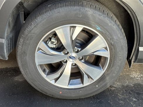 Used 2024 Subaru Ascent Premium w/ Convenience Package image 8