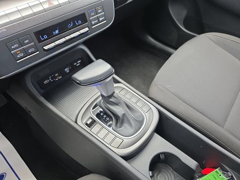 Used 2025 Hyundai Kona SEL FWD image 30