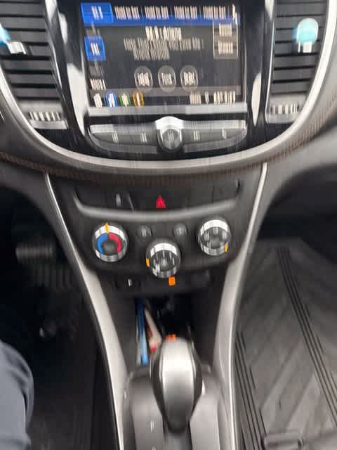 Used 2019 Chevrolet Trax LT w/ LT Convenience Package AWD/4WD image 19