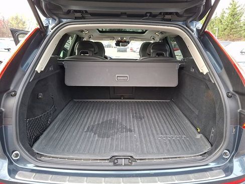 Used 2019 Volvo XC60 T6 Momentum w/ Premium Package AWD/4WD image 26