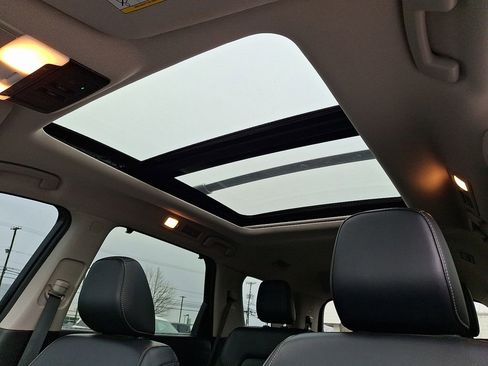 Used 2023 Nissan Pathfinder SL w/ SL Premium Package image 16