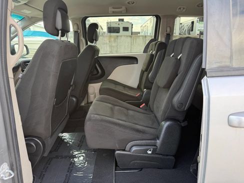 Used 2016 Dodge Grand Caravan SXT w/ Rear Park Assist Package image 17