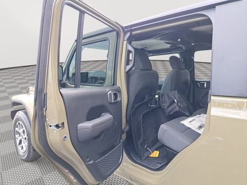 New 2025 Jeep Gladiator Sport image 13