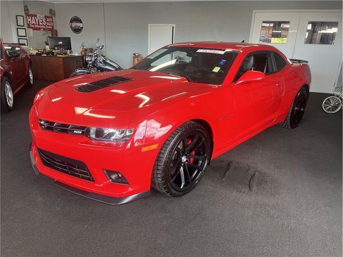 Used 2015 Chevrolet Camaro SS w/ SS Performance Package RWD image 3