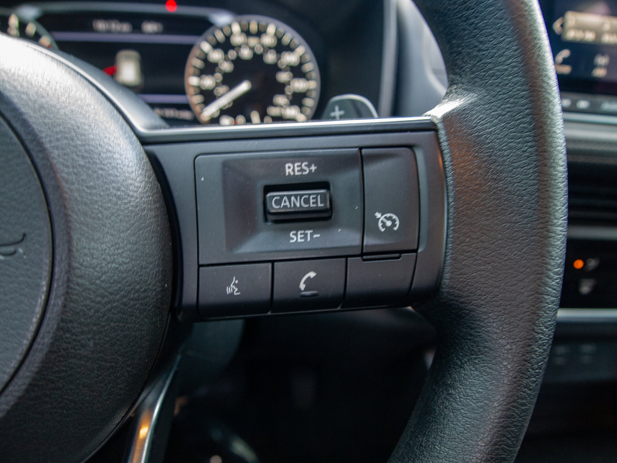 Used 2024 Nissan Rogue S FWD image 23