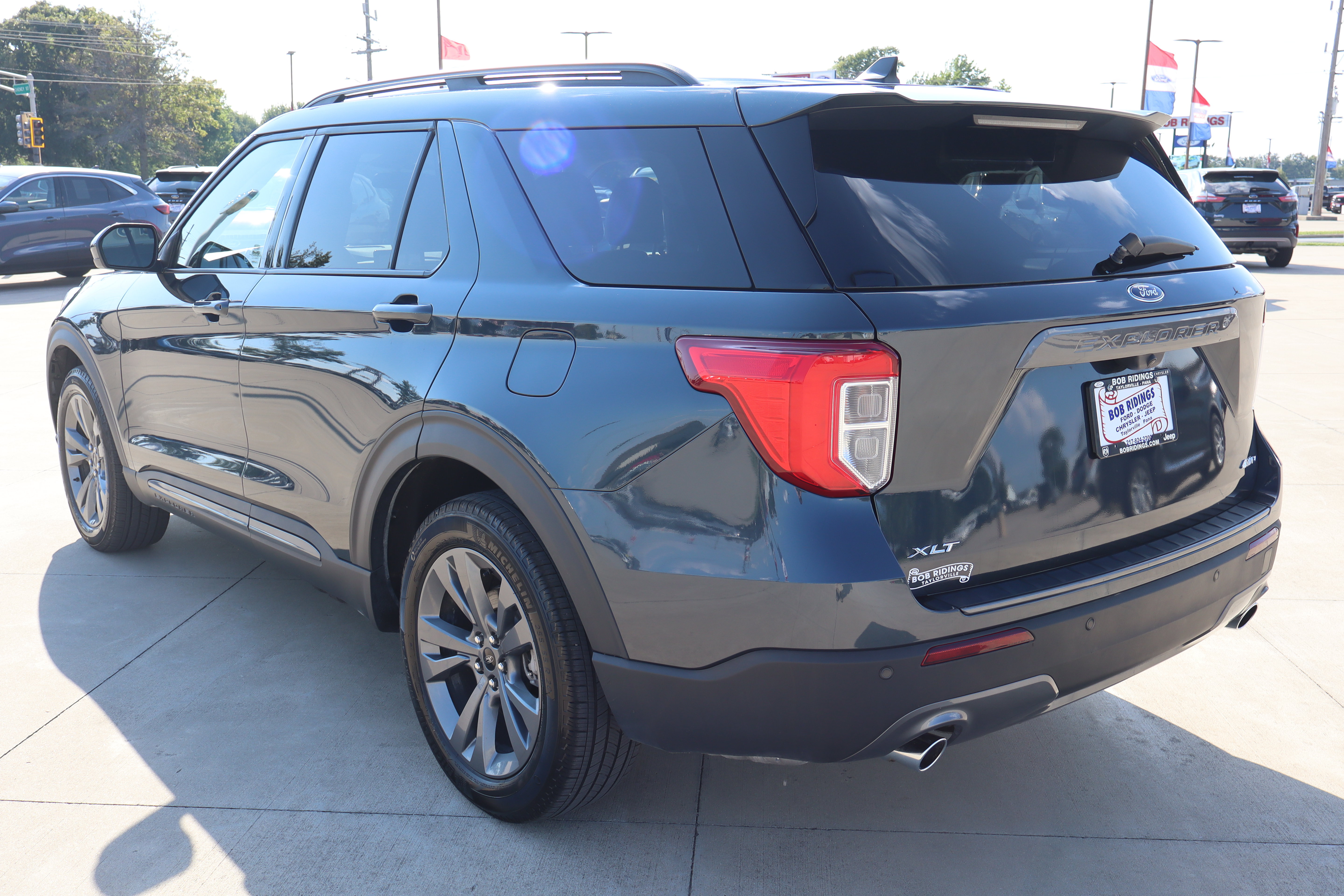 Used 2024 Ford Explorer XLT w/ Equipment Group 202A AWD/4WD image 8