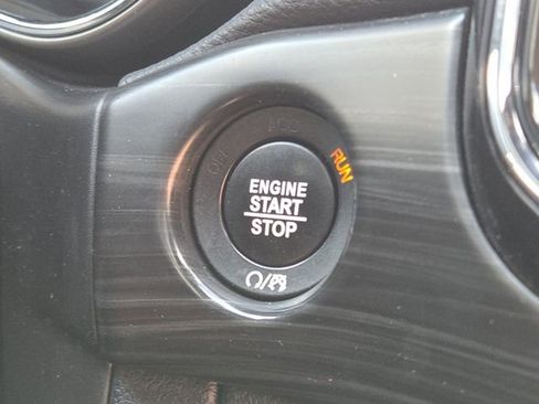 Used 2019 Jeep Grand Cherokee Altitude image 15