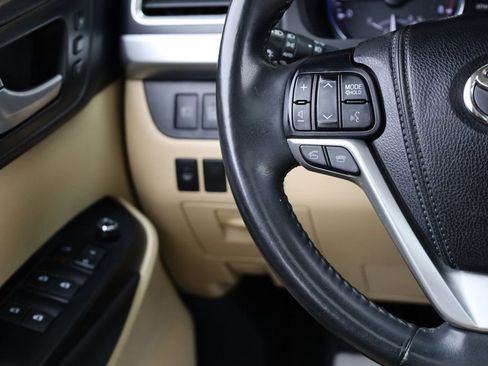 Used 2015 Toyota Highlander Limited w/ Driver Technology Package image 32