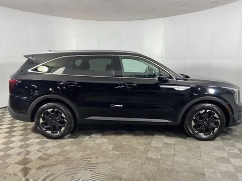 Used 2024 Kia Sorento S image 5