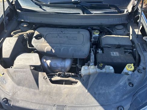 Used 2019 Jeep Cherokee Latitude Plus w/ Cold Weather Group image 4