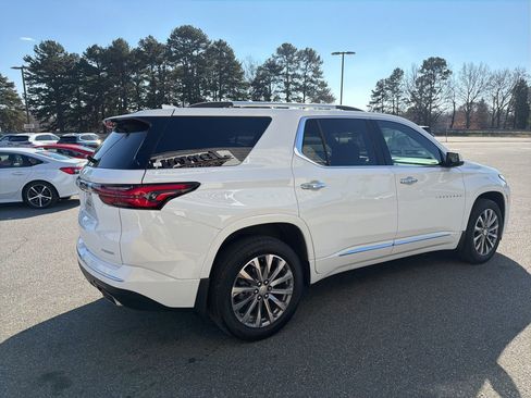 Used 2023 Chevrolet Traverse Premier image 8