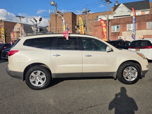 Used 2011 Chevrolet Traverse LT w/ Personal Connectivity Package FWD image 7