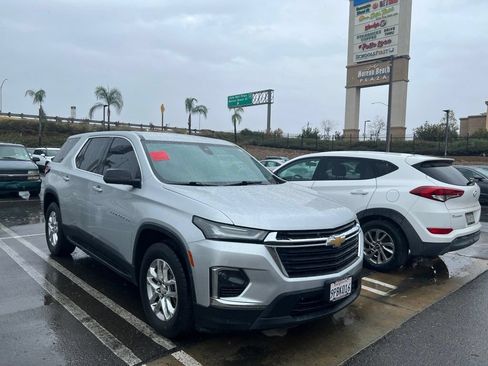 Used 2022 Chevrolet Traverse LS FWD image 2