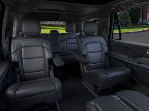 New 2025 Lincoln Navigator Reserve w/ Jet Appearance Package AWD/4WD image 11