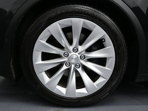 Used 2018 Tesla Model X 75D image 10