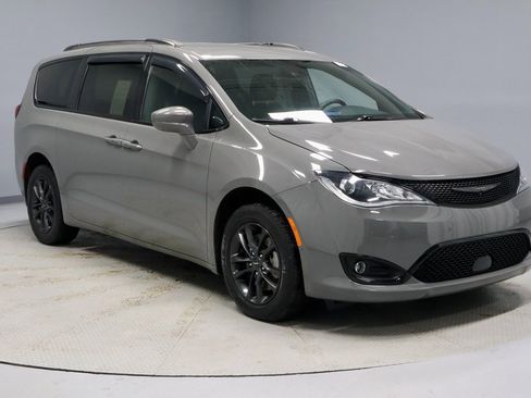 Used 2020 Chrysler Pacifica Touring-L w/ Advanced Safetytec Group image 1