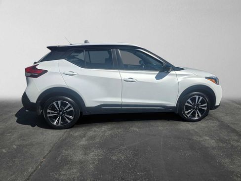 Used 2020 Nissan Kicks SR w/ SR Premium Package FWD image 2