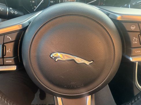 Used 2016 Jaguar XF S image 19