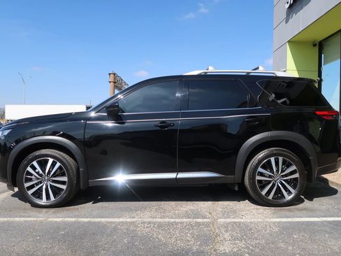 Used 2024 Nissan Pathfinder Platinum w/ Cargo Package image 7