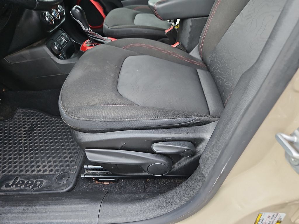 Used 2016 Jeep Renegade Trailhawk AWD/4WD image 20