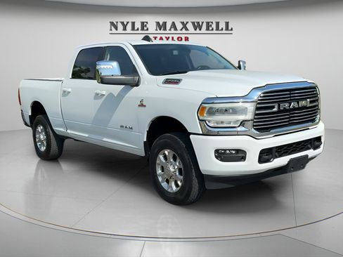Used 2024 RAM 2500 Laramie AWD/4WD image 3