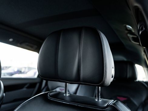Used 2023 Bentley Bentayga Extended Wheelbase image 25